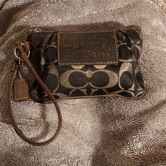 Coach Handbags - Coach wristlet